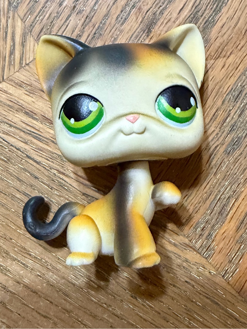 vintage Gen 2 Littlest Pet Shop Shorthair Calico Cat (#27)